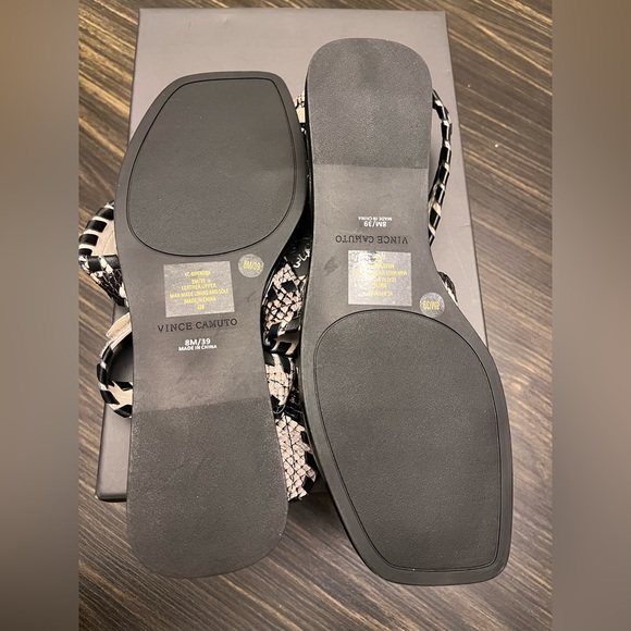 NWB Vince Camuto Python Exotic Sandal - Picture 3 of 3